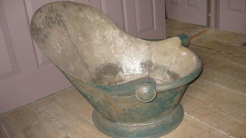Bath tub