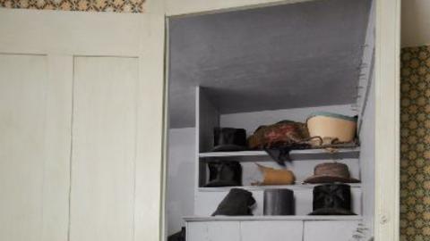 Middle chamber