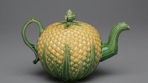 Pineapple teapot