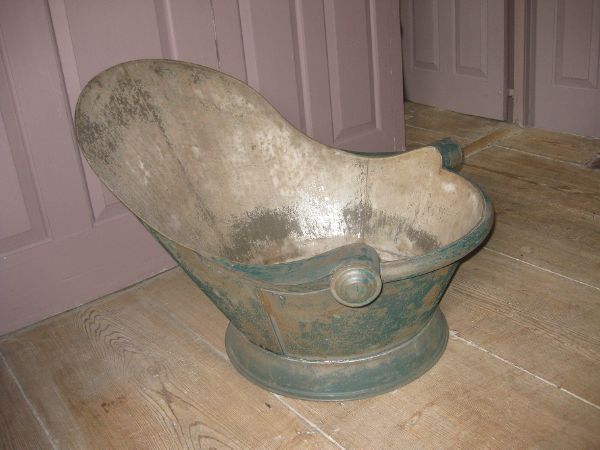 Bath tub