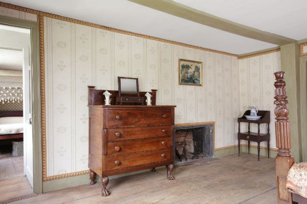 Middle chamber